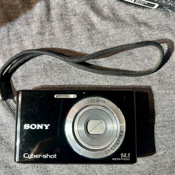 Sony Cyber-shot Digital Camera DSC-W330 - Picture 3 of 7